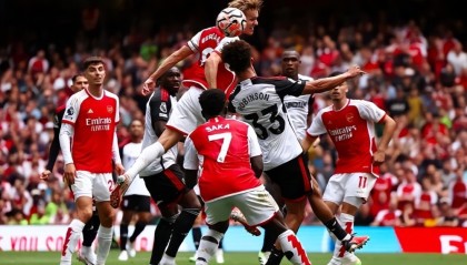  亚特兰大多点开花战术，五名球员相继建功立业