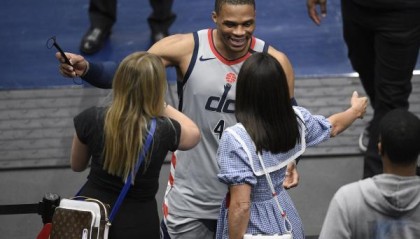  科隆保级生死战全力死守艰难拿到一分