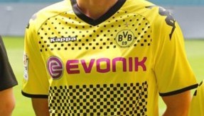  多特蒙德青春风暴席卷，德甲积分榜紧咬领头羊  